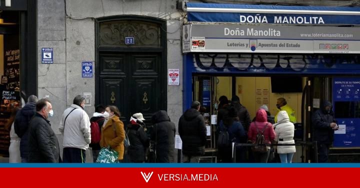 Siete de cada 10 españoles dedicarían el primer premio de la Lotería de Navidad a pagar deudas y ahorrar — Economy | Versia.media